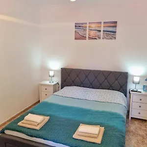 Newly Decorated Close To Homestay La Linea de la Concepcion